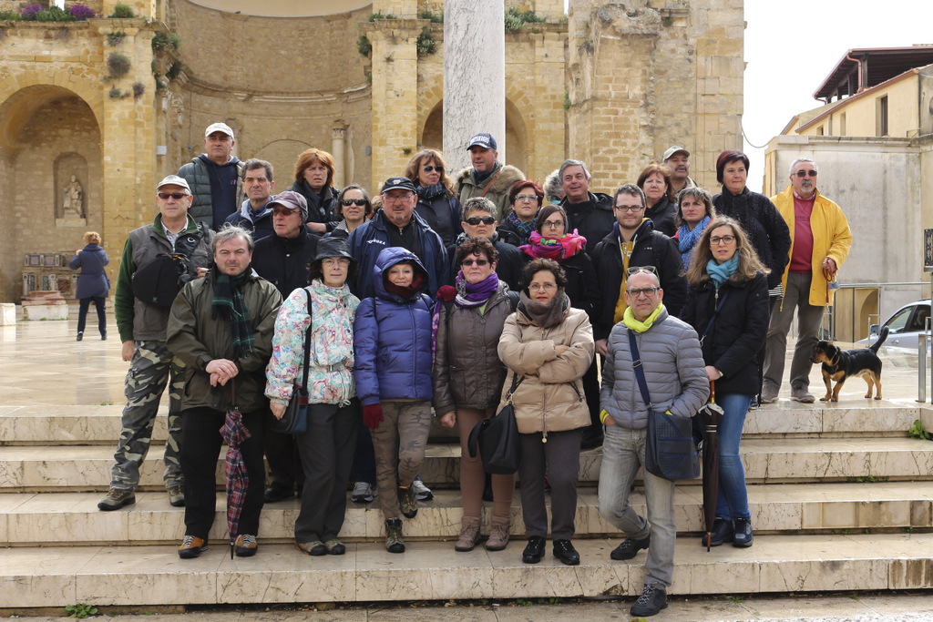 Foto di gruppo inpiazza Castello a salemi